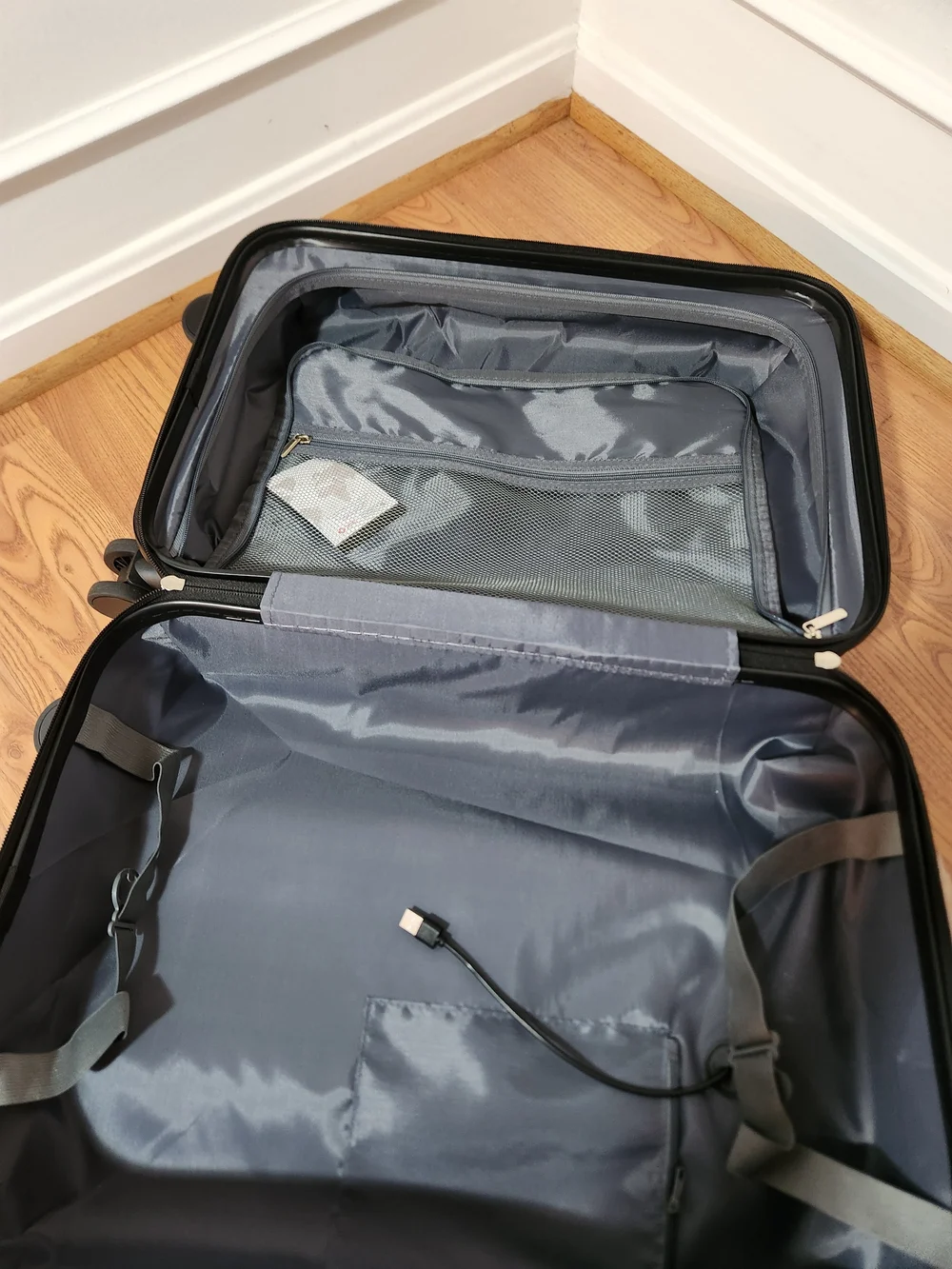 Black Hardshell Carry-On Spinner Bag - Men
